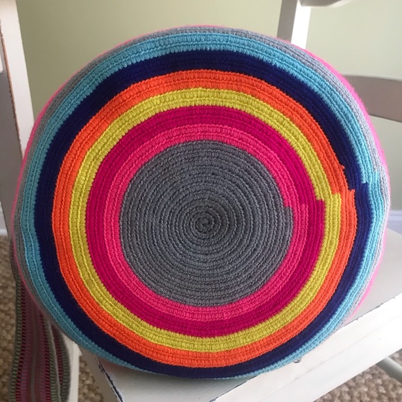 New: Wayuuchilabag Oversized Crossbody Bucket Bag with Pom Poms - Picture 7 of 16